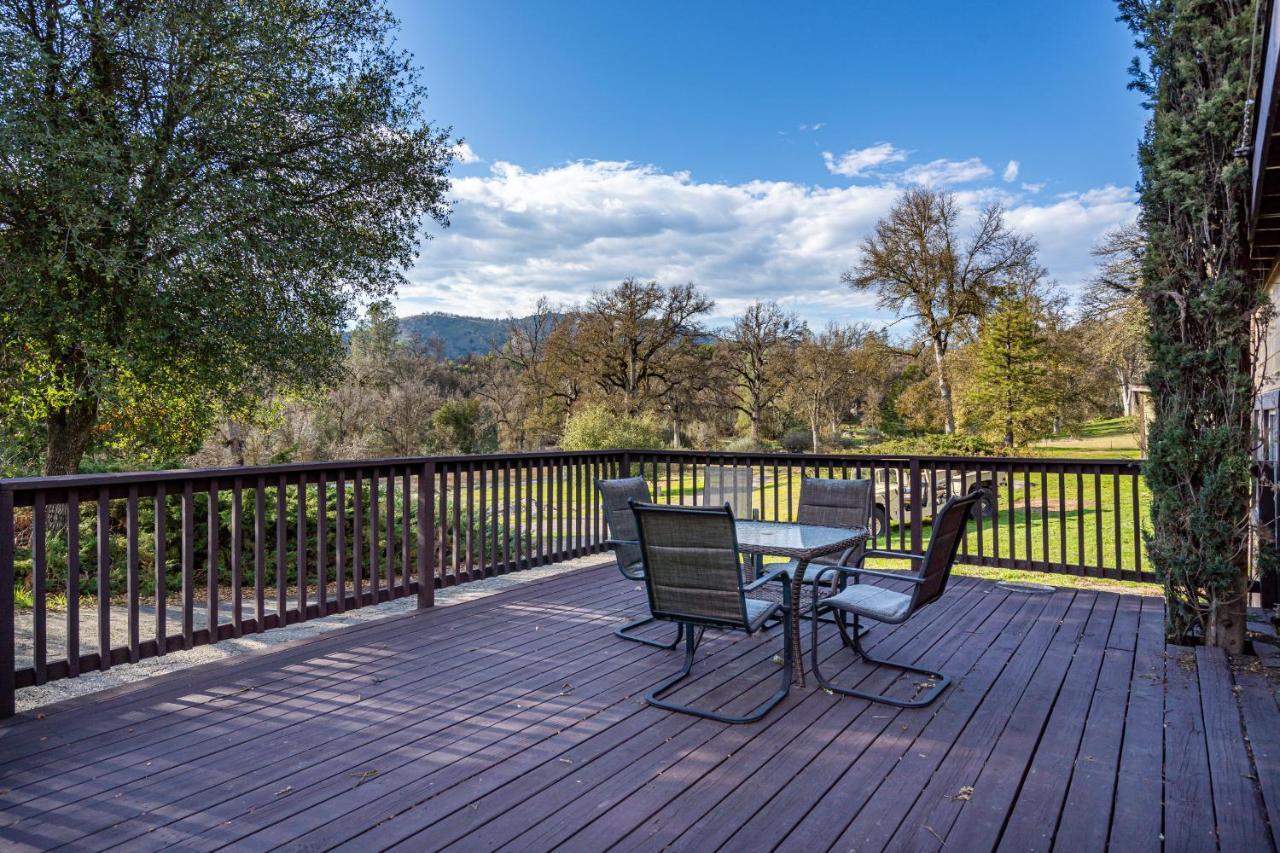 Mountain Trail Lodge And Vacation Rentals Oakhurst Exterior foto