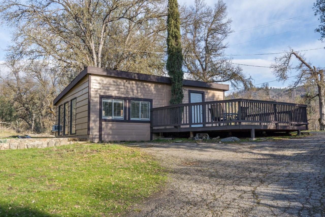 Mountain Trail Lodge And Vacation Rentals Oakhurst Exterior foto